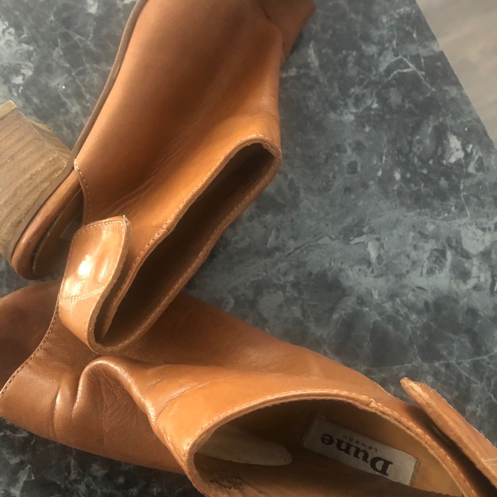 Dunes London brown shoes